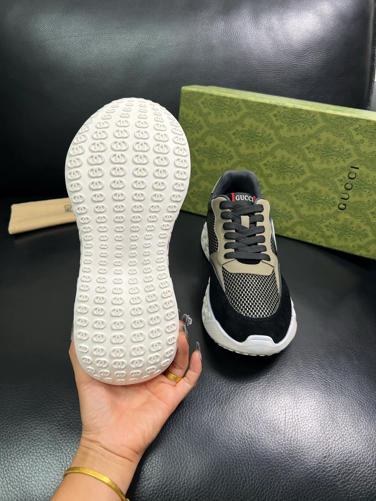Men's shoes 💰780 Gucci top purchasing agency Gucci counter synchronization. Original factory configuration imported cowhide from Italy with mesh fabric, high-quality splicing and complex craftsmanship, imported cowhide lining, sole: original factory specially provided original sole super comfortable, original factory with single goods high quality, welcome to compare, code number 39-44 (customized 38 45) 85856